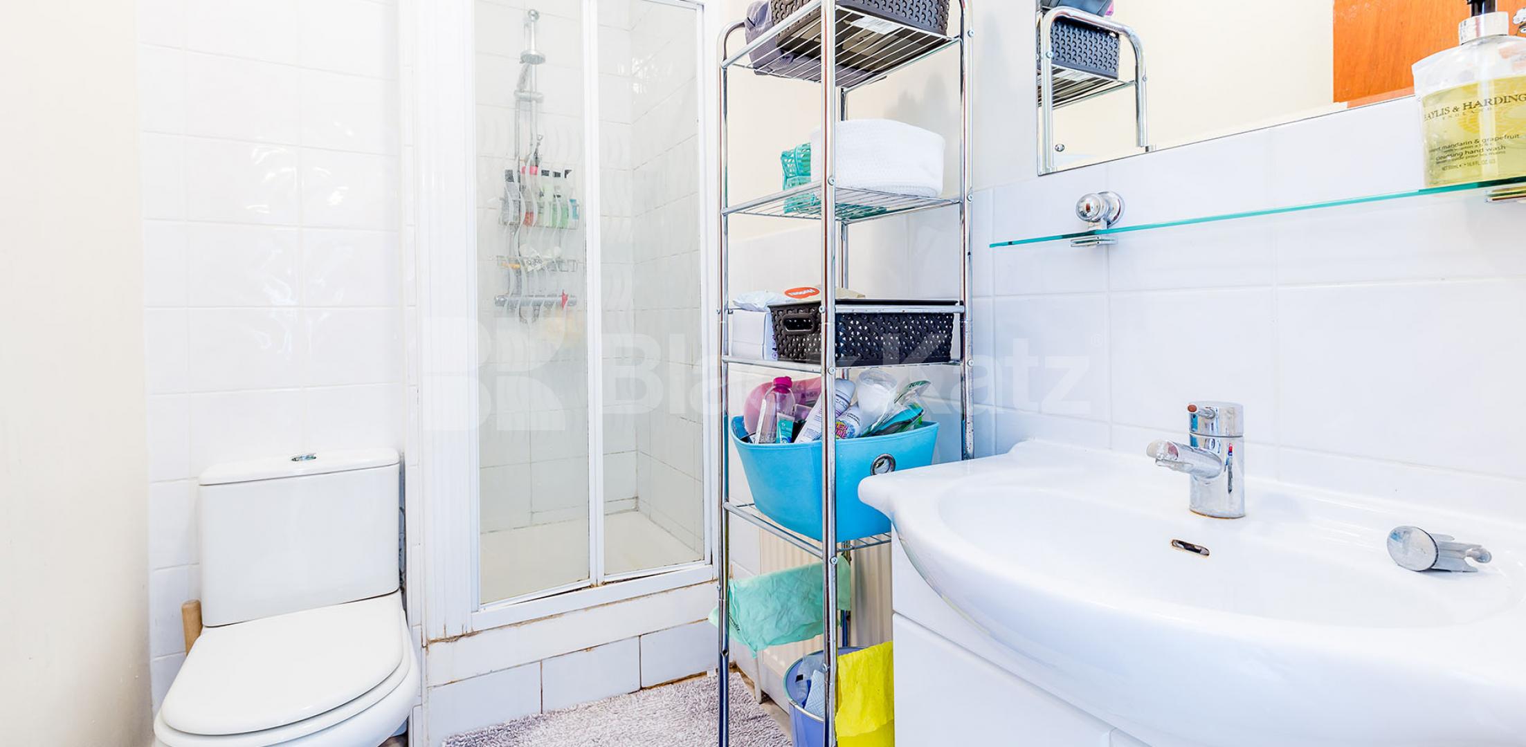 			SPACIOUS BRIGHT AND AIRY TWO BEDROOM APARTMENT, 2 Bedroom, 1 bath, 1 reception Flat			 Regina Road, FINSBURY PARK-STROUD GREEN 