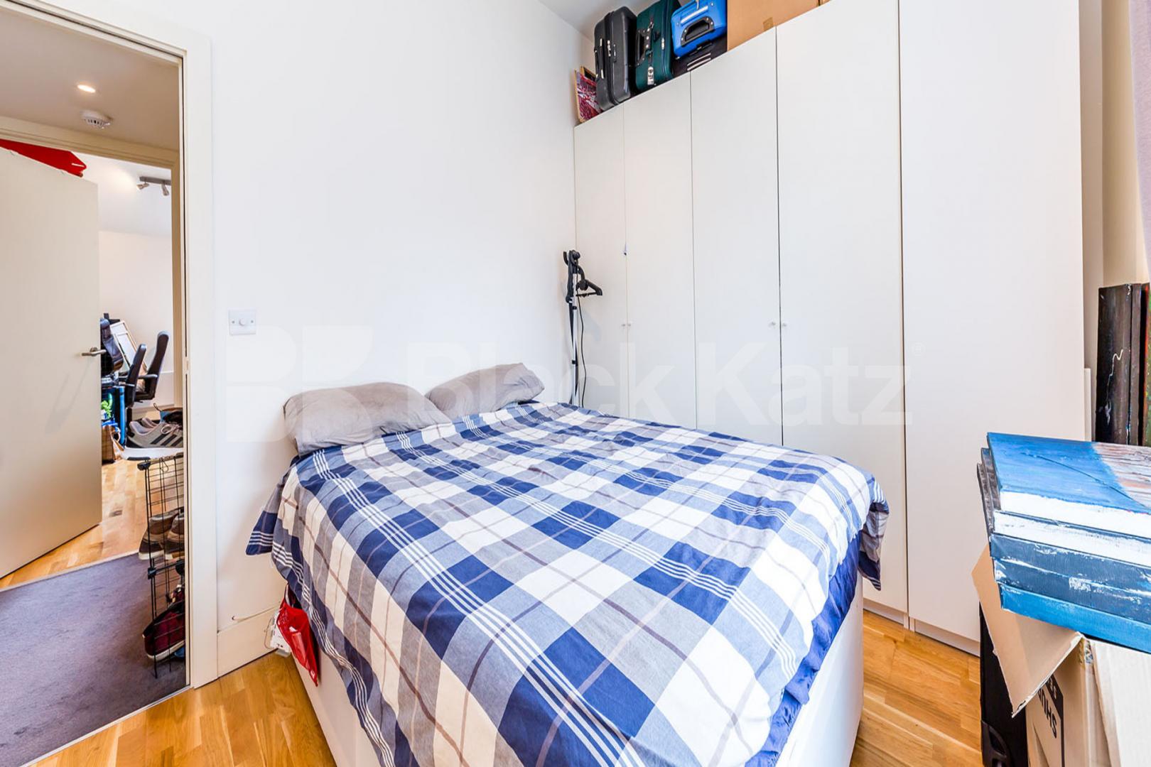 Bight 1 bedroom property located within a gated conversion with communal garden Camden Road, Tufnell Park 
