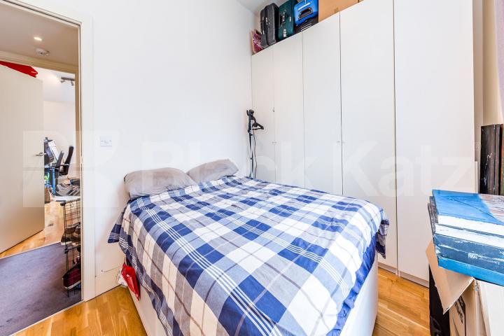 Bight 1 bedroom property located within a gated conversion with communal garden Camden Road, Tufnell Park 