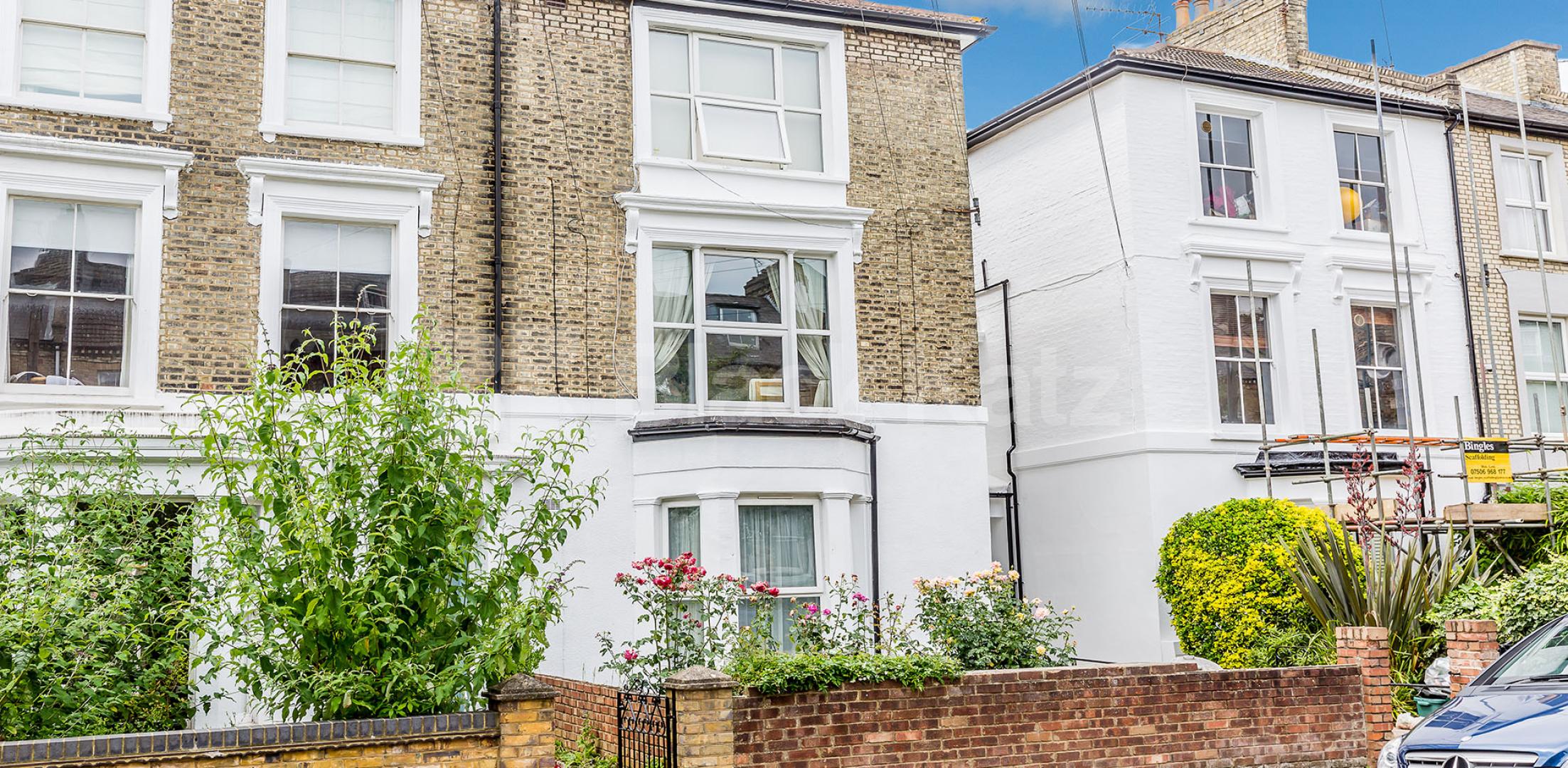 			SPACIOUS BRIGHT AND AIRY TWO BEDROOM APARTMENT, 2 Bedroom, 1 bath, 1 reception Flat			 Regina Road, FINSBURY PARK-STROUD GREEN 