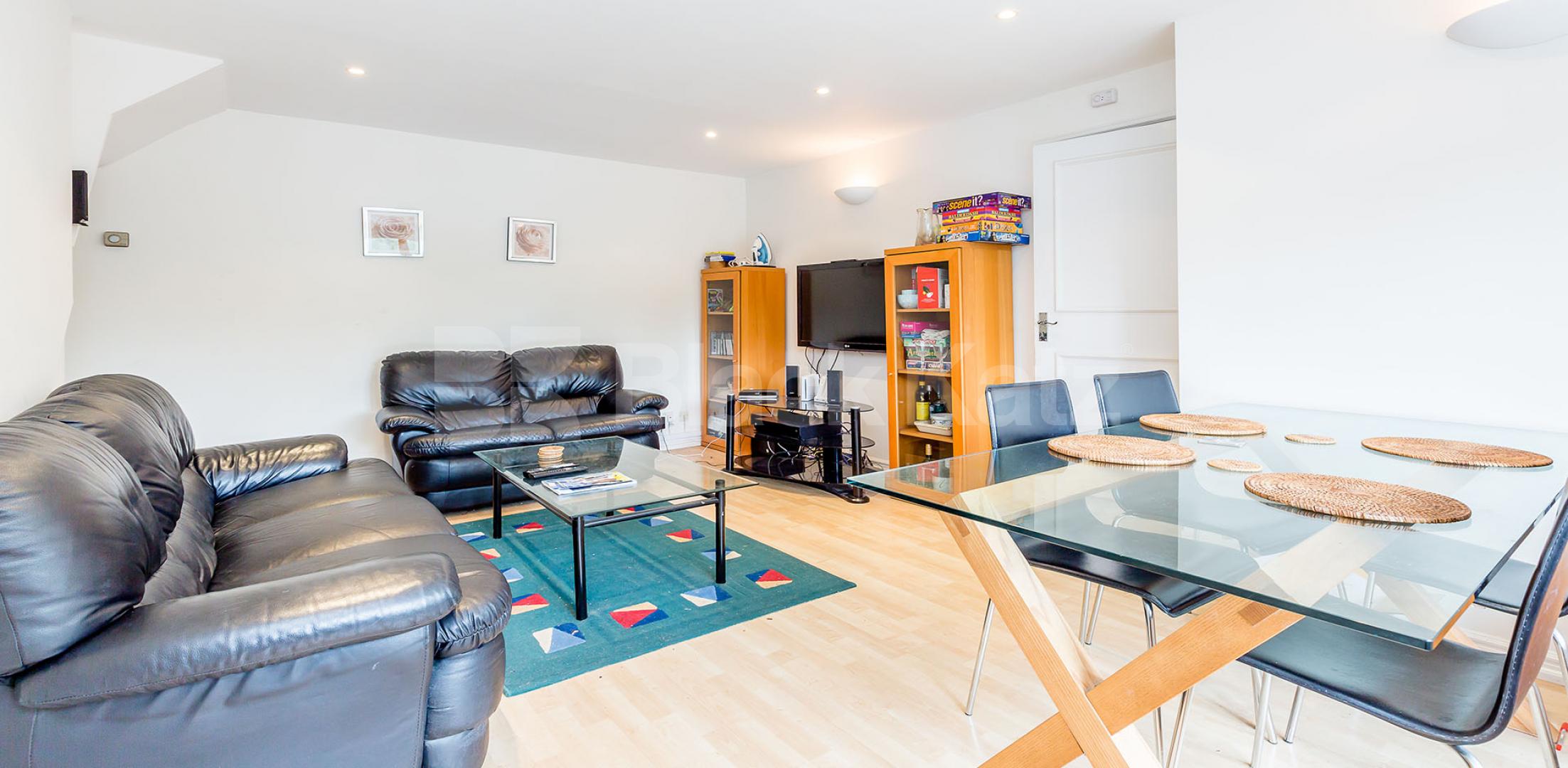 			3 Bed maisonette with off street parking!, 3 Bedroom, 2 bath, 1 reception Maisonette			 The Causeway, East Finchley