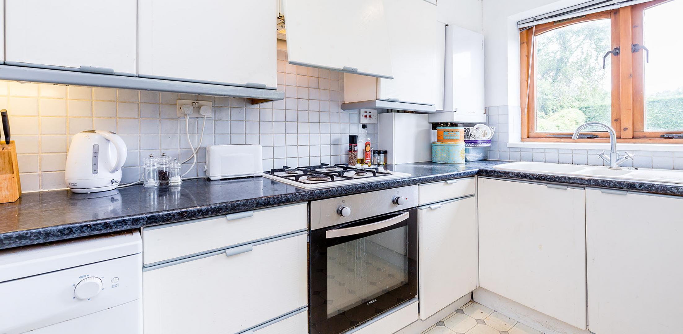 			3 Bedroom, 2 bath, 1 reception Flat			 The Causeway, East Finchley