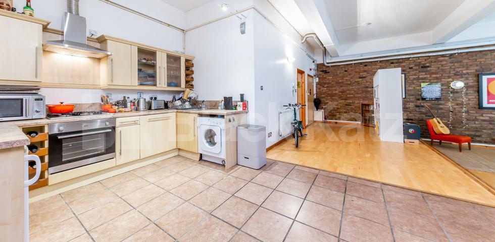 			1 Bedroom, 1 bath, 1 reception Apartment			 EAGLE HOUSE-EAGLE WHARF ROAD, CANONBURY-OLD STREET