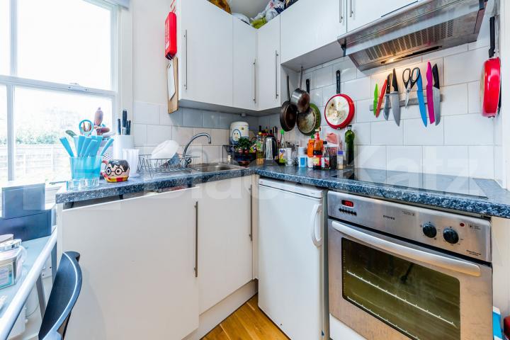 Bight 1 bedroom property located within a gated conversion with communal garden Camden Road, Tufnell Park 