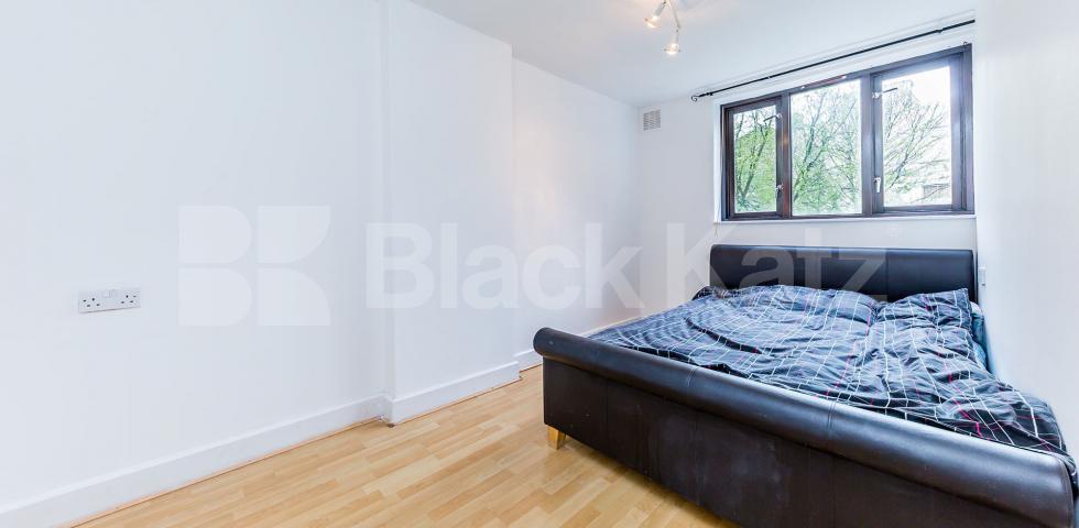 			4 Bedroom, 1 bath, 1 reception Apartment			 Richmond Grove N1, ISLINGTON
