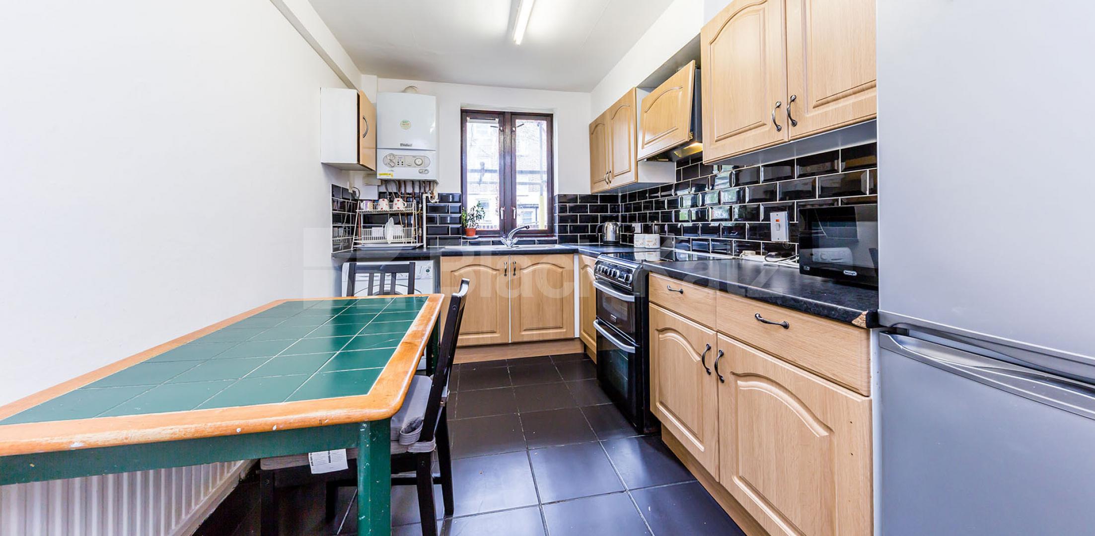 			4 Bedroom, 1 bath, 1 reception Apartment			 Richmond Grove N1, ISLINGTON