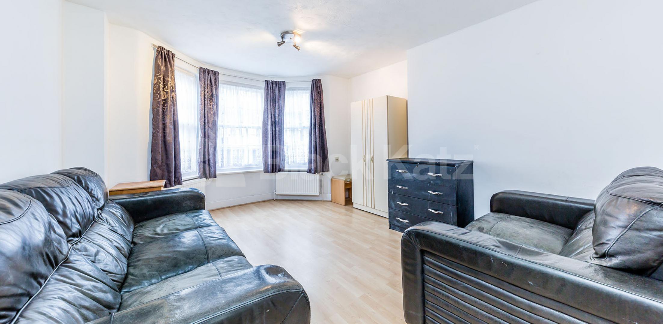 			4 Bedroom, 1 bath, 1 reception Apartment			 St. Peter Street, ANGEL- ESSESX ROAD