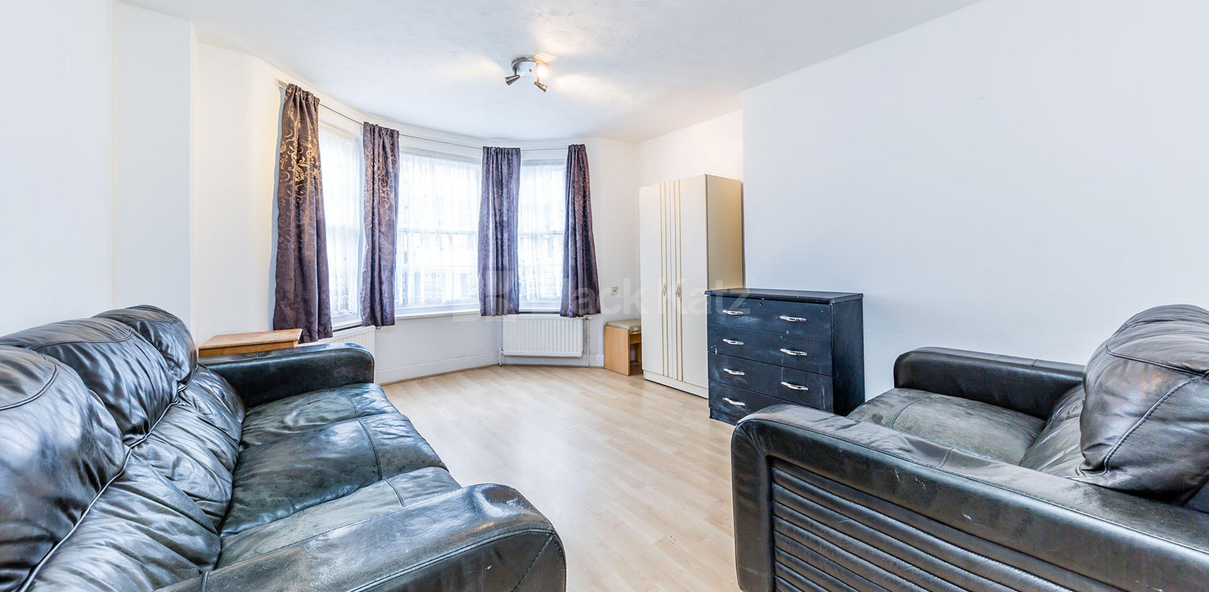 			4 Bedroom, 1 bath, 1 reception Apartment			 Richmond Grove N1, ISLINGTON N1