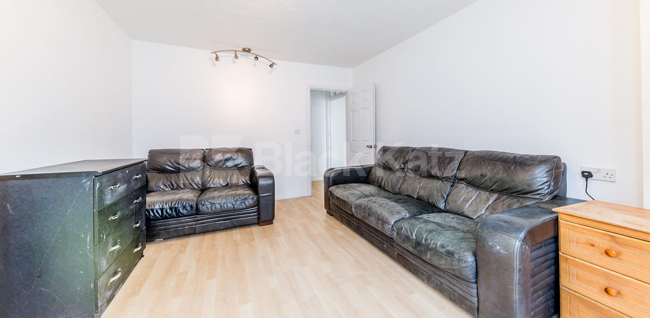 			4 Bedroom, 1 bath, 1 reception Apartment			 Richmond Grove N1, ISLINGTON
