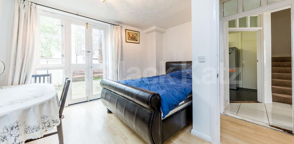 			4 Bedroom, 1 bath, 1 reception Apartment			 Richmond Grove N1, ISLINGTON