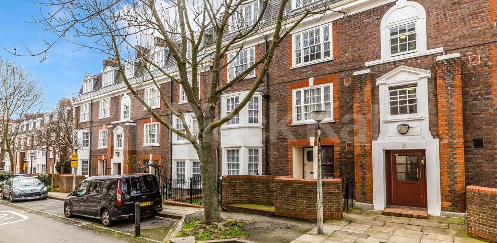 			4 Bedroom, 1 bath, 1 reception Apartment			 Richmond Grove N1, ISLINGTON