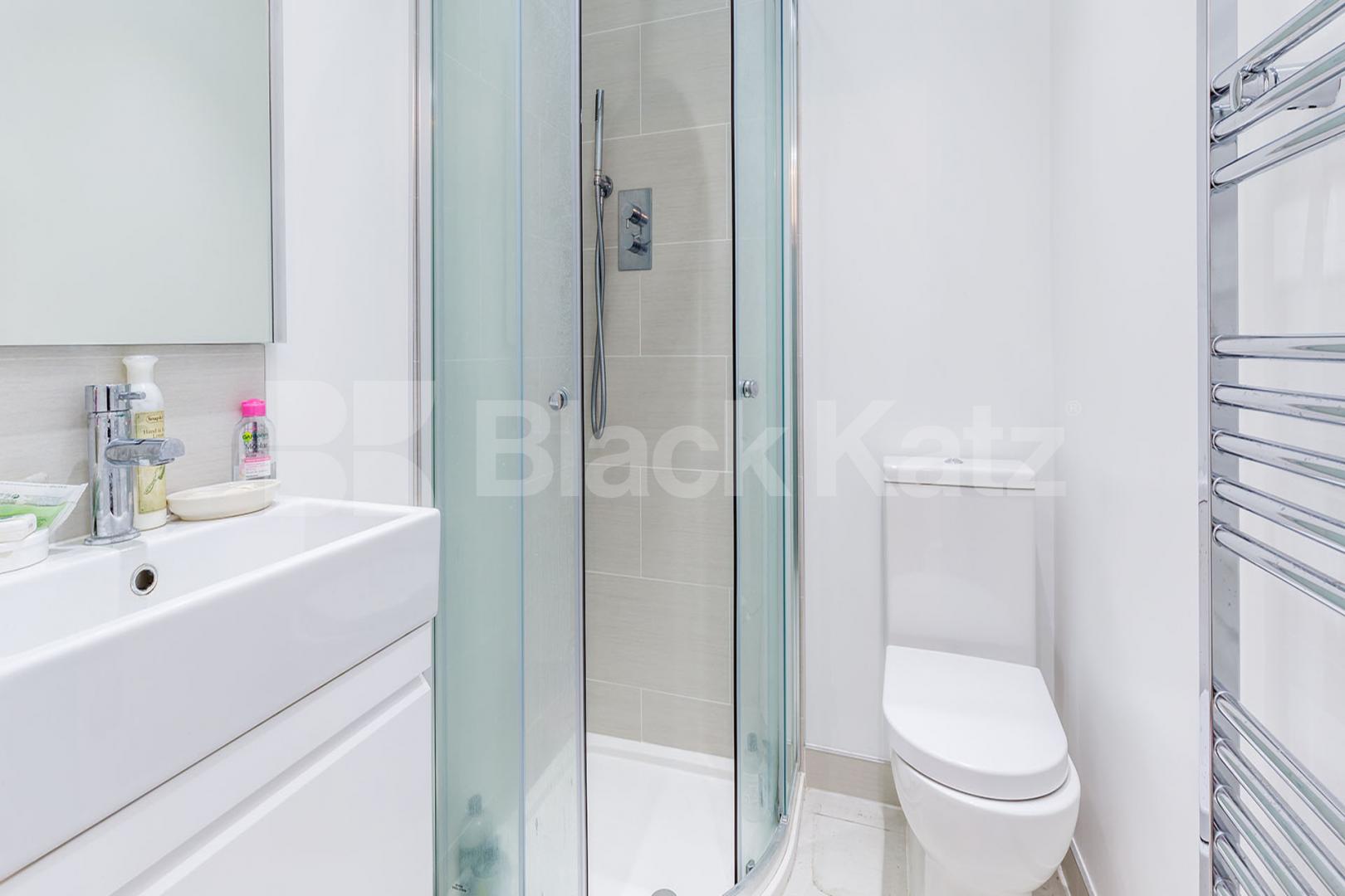 Self-contained modern Studio located in Muswell Hill close to amenities   Fortis Green Road, Muswell Hill