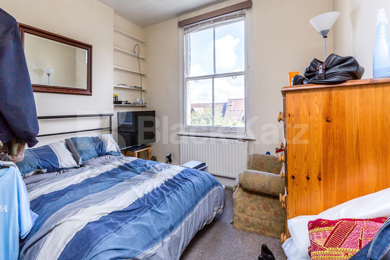 5 bedroom house located 0.3 miles from a Piccadilly line Hampden Road, Haringey