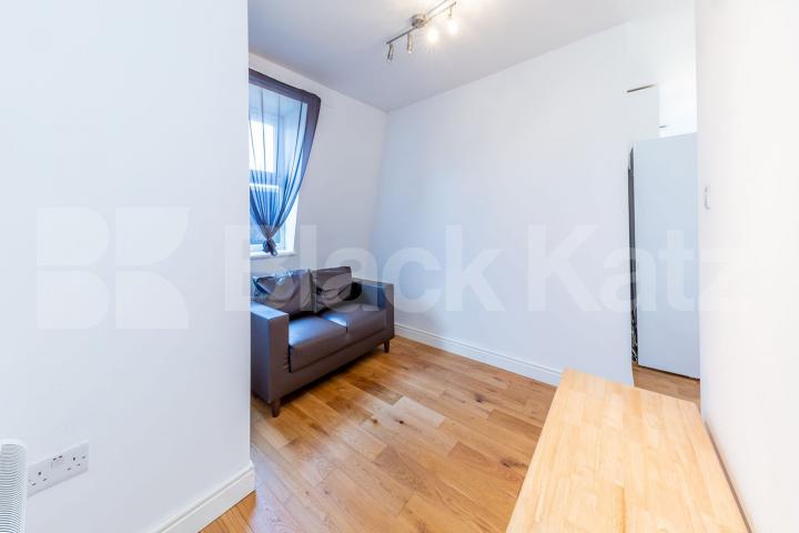one bedroom with an additional room to be used as a study  Springdale Road, Stoke Newington