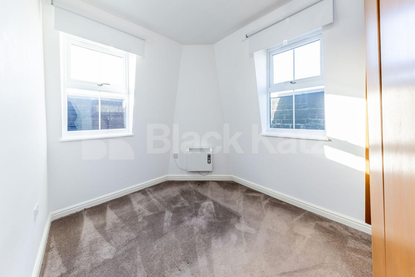 one bedroom with an additional room to be used as a study  Springdale Road, Stoke Newington