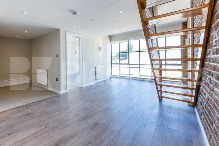 Impressive 3 bedroom warehouse conversion with floor to ceiling windows   Eagle Wharf Road, Shoreditch Park