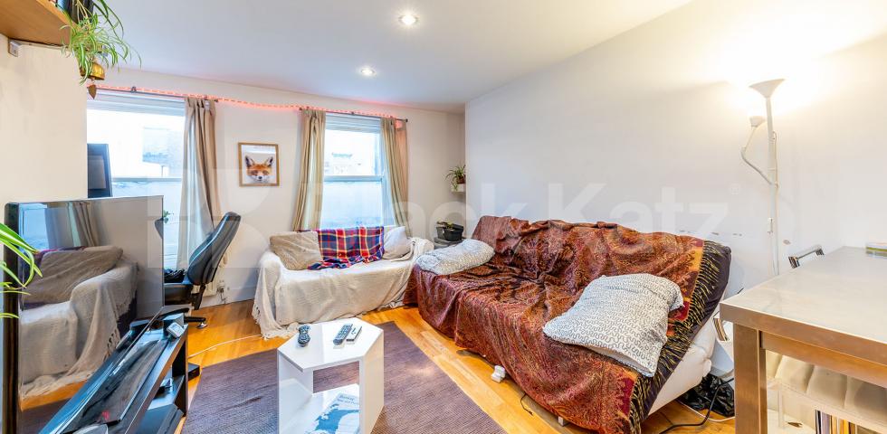 			GREAT 2 BEDROOM FLAT IN THE HEART OF ANGEL , 2 Bedroom, 1 bath, 1 reception Apartment			 Chapel Market   , ANGEL 