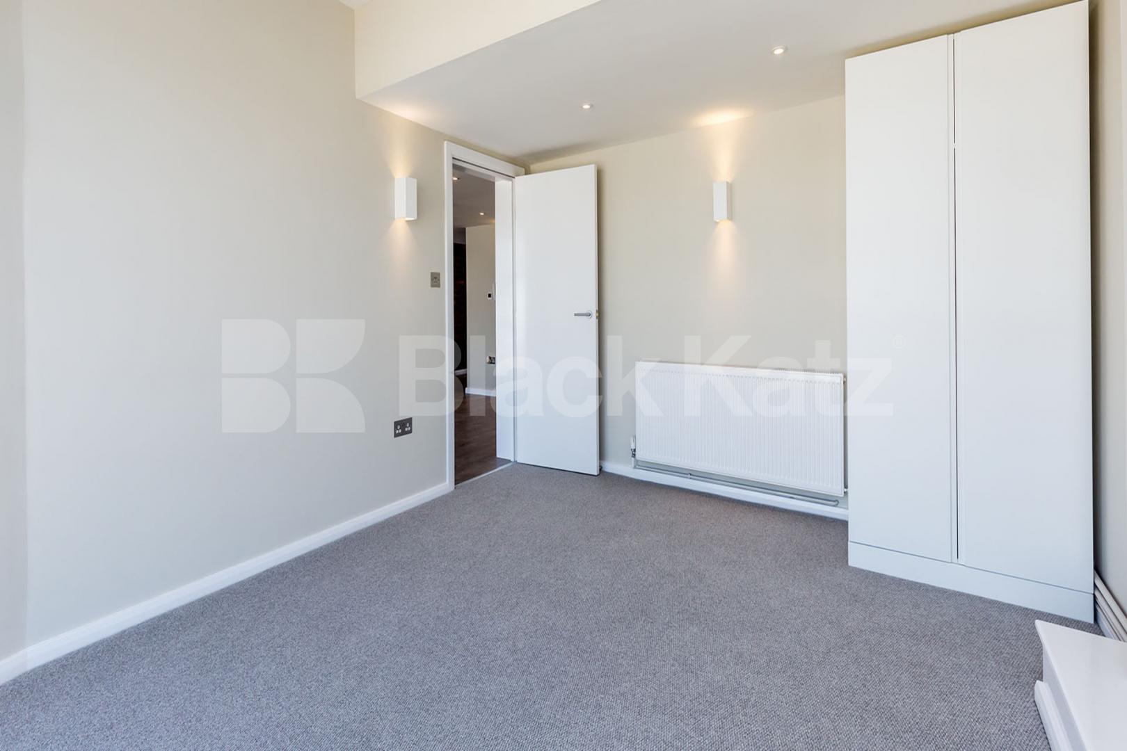 Impressive 3 bedroom warehouse conversion with floor to ceiling windows   Eagle Wharf Road, Shoreditch Park