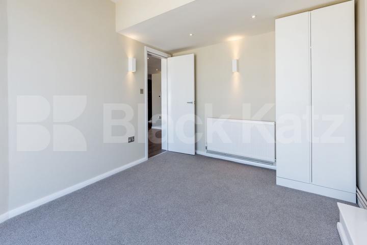 Impressive 3 bedroom warehouse conversion with floor to ceiling windows   Eagle Wharf Road, Shoreditch Park