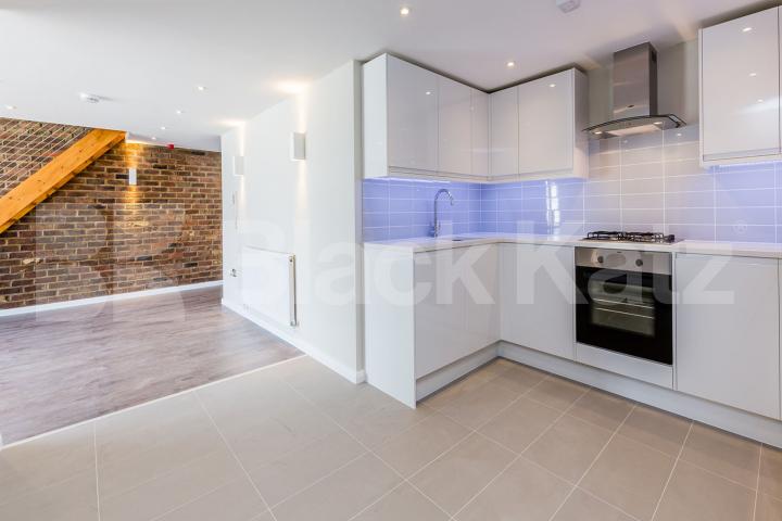 Impressive 3 bedroom warehouse conversion with floor to ceiling windows   Eagle Wharf Road, Shoreditch Park