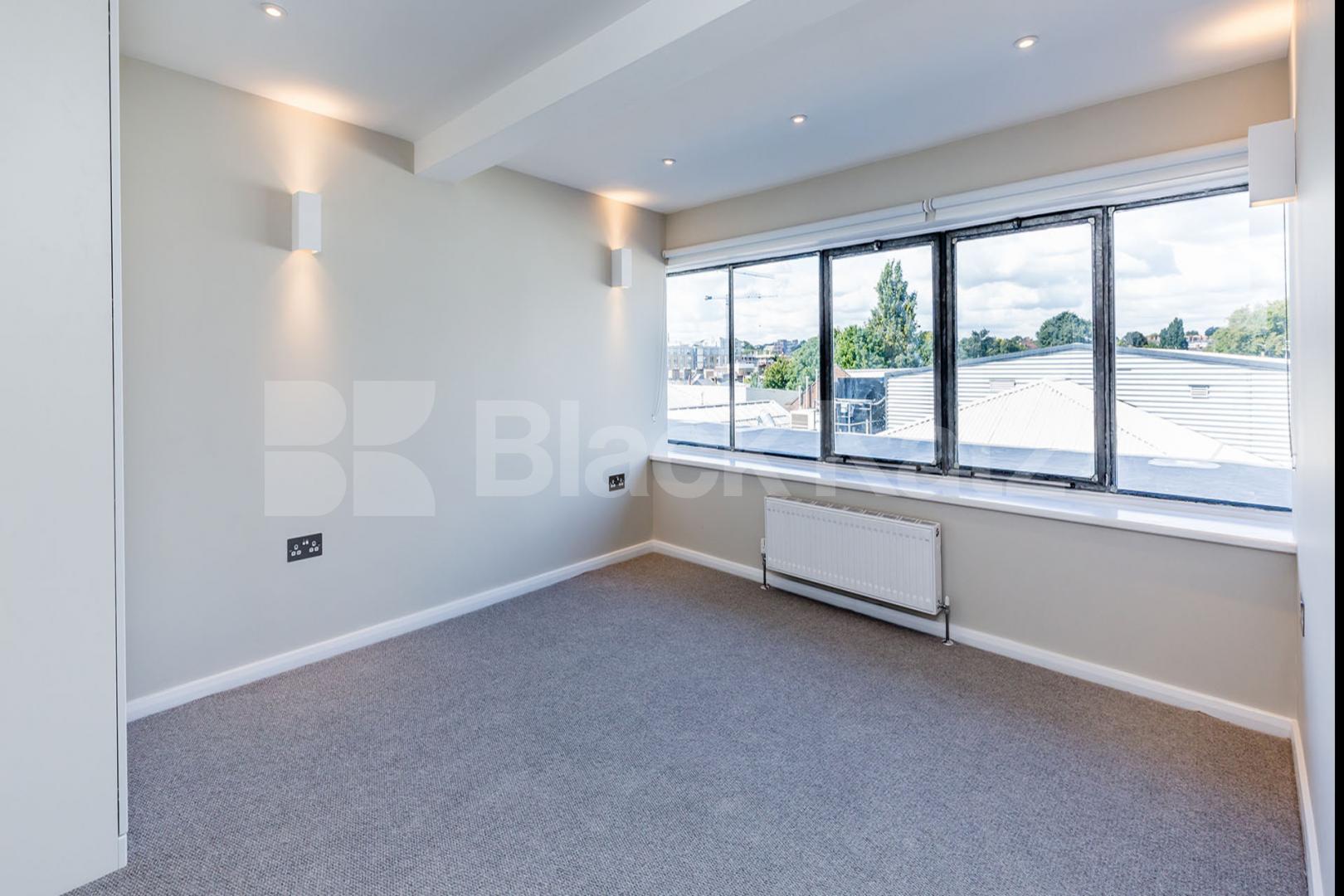 Impressive 3 bedroom warehouse conversion with floor to ceiling windows   Eagle Wharf Road, Shoreditch Park