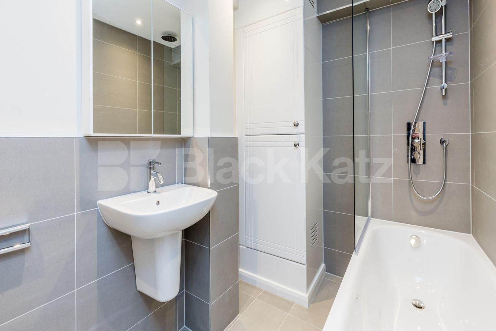 Impressive 3 bedroom warehouse conversion with floor to ceiling windows   Eagle Wharf Road, Shoreditch Park