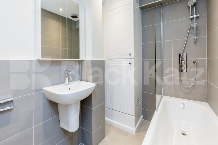 Impressive 3 bedroom warehouse conversion with floor to ceiling windows   Eagle Wharf Road, Shoreditch Park