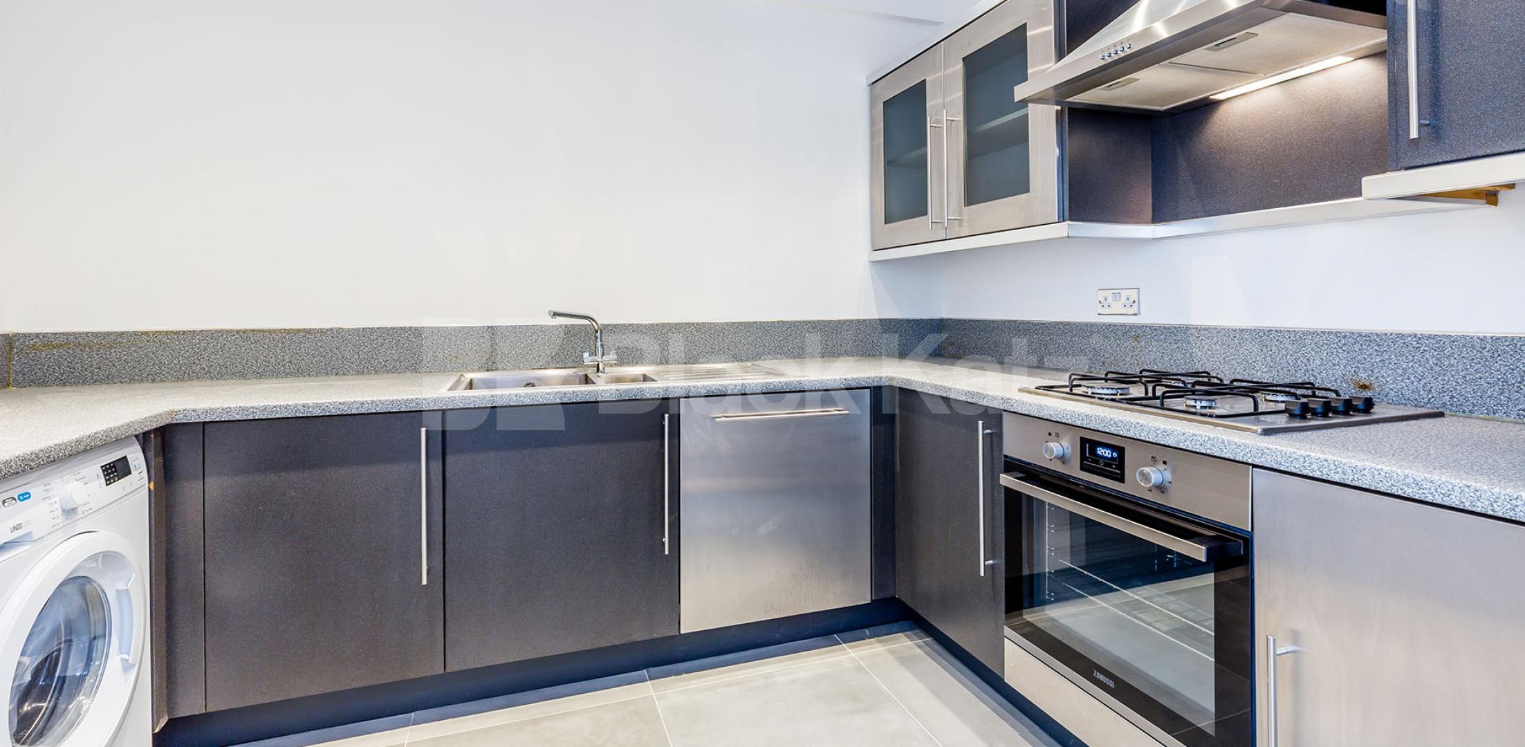 			SPACIOUS THREE BEDROOM LIVE/WORK WAREHOUSE CONVERSION, 3 Bedroom, 1 bath, 1 reception Flat			 GROVE HOUSE-TUDOR ROAD, HACKNEY-BETHNAL GREEN-LONDON FIELDS