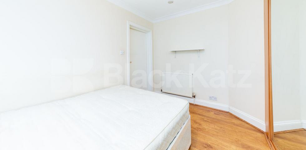			LOCATION LOCATION LOCATION !!!, 1 Bedroom, 1 bath, 1 reception Flat			 Goswell Road, ANGEL