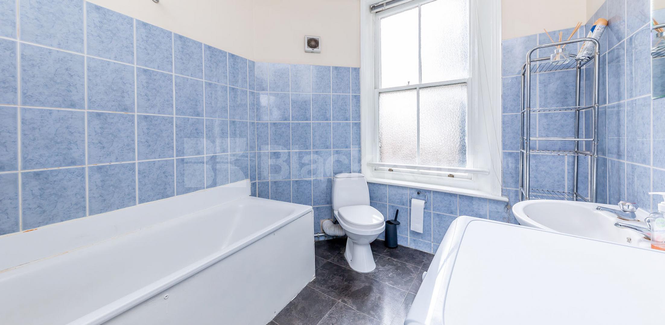 			LOCATION LOCATION LOCATION !!!, 1 Bedroom, 1 bath, 1 reception Flat			 Goswell Road, ANGEL