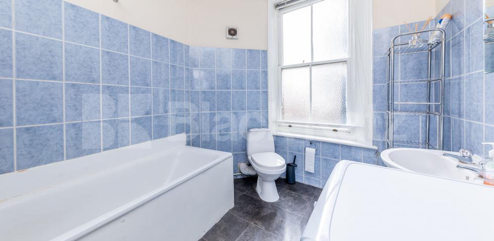 			LOCATION LOCATION LOCATION !!!, 1 Bedroom, 1 bath, 1 reception Flat			 Goswell Road, ANGEL