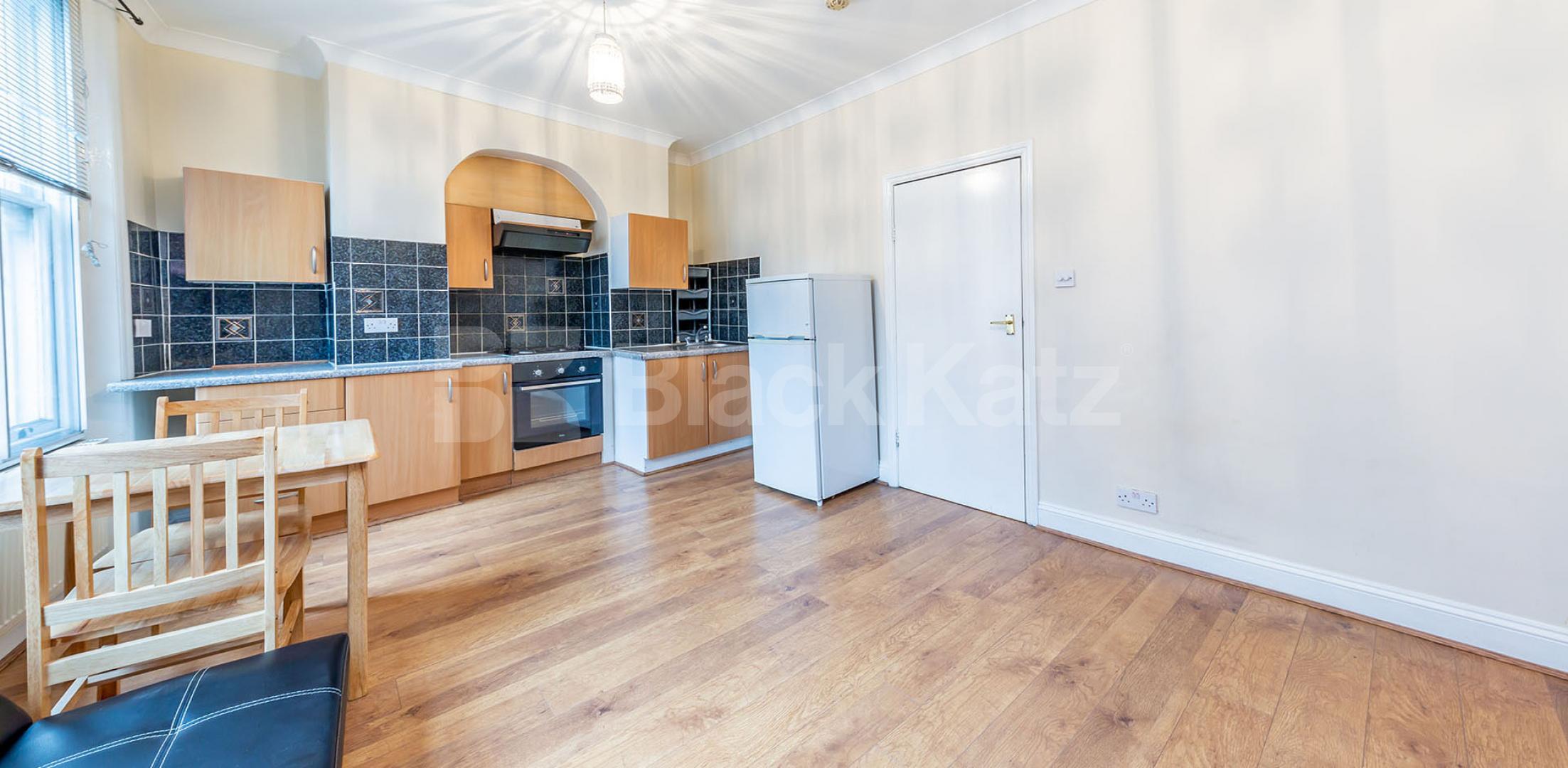 			LOCATION LOCATION LOCATION !!!, 1 Bedroom, 1 bath, 1 reception Flat			 Goswell Road, ANGEL