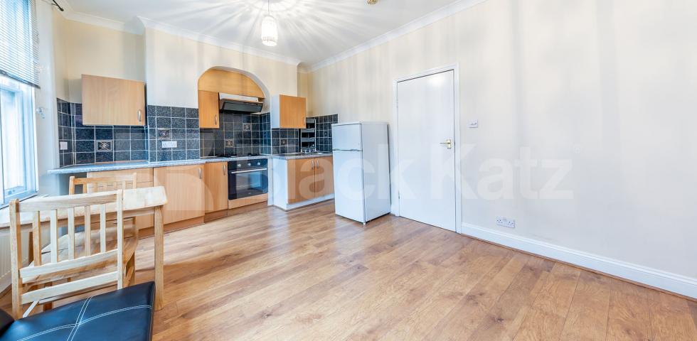 			LOCATION LOCATION LOCATION !!!, 1 Bedroom, 1 bath, 1 reception Flat			 Goswell Road, ANGEL