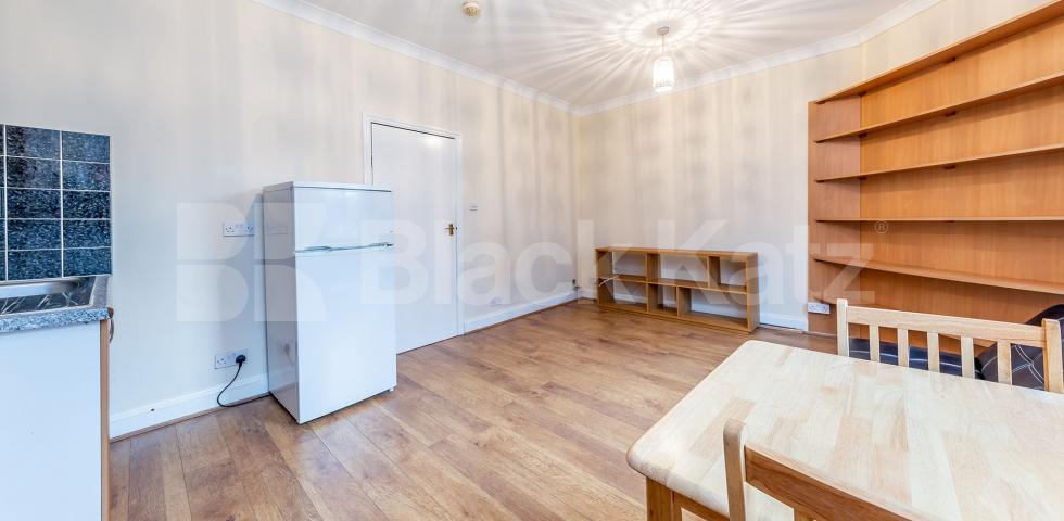 			LOCATION LOCATION LOCATION !!!, 1 Bedroom, 1 bath, 1 reception Flat			 Goswell Road, ANGEL