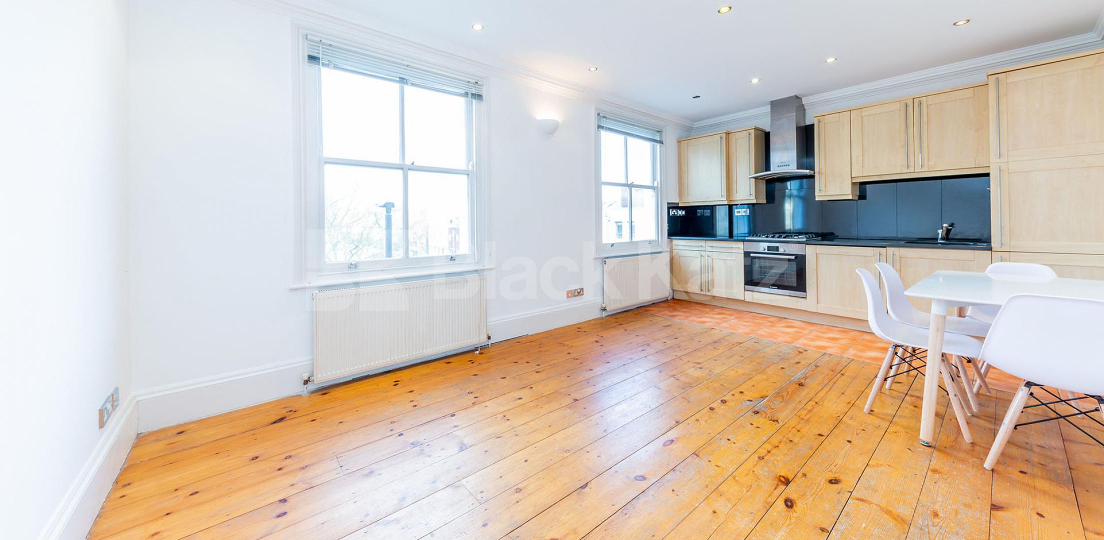 			BEAUTIFUL PERIOD CONVERSION WITH A TERRACE, 1 Bedroom, 1 bath, 1 reception Flat			 Tollington Way, HOLLOWAY