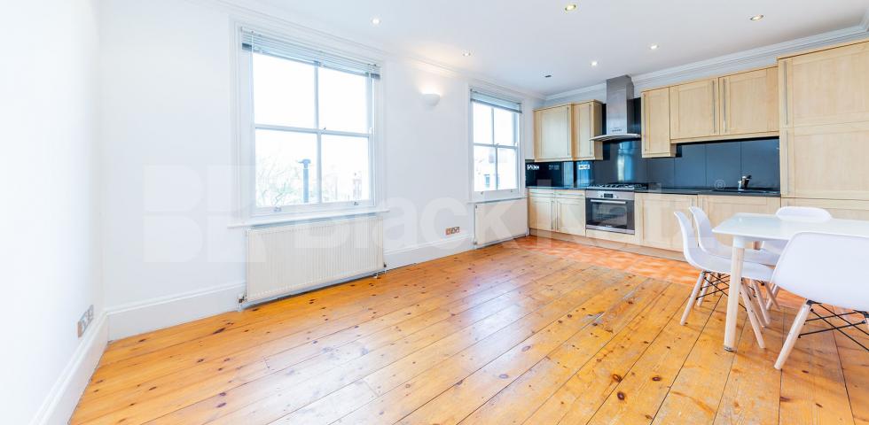 			BEAUTIFUL PERIOD CONVERSION WITH A TERRACE, 1 Bedroom, 1 bath, 1 reception Flat			 Tollington Way, HOLLOWAY