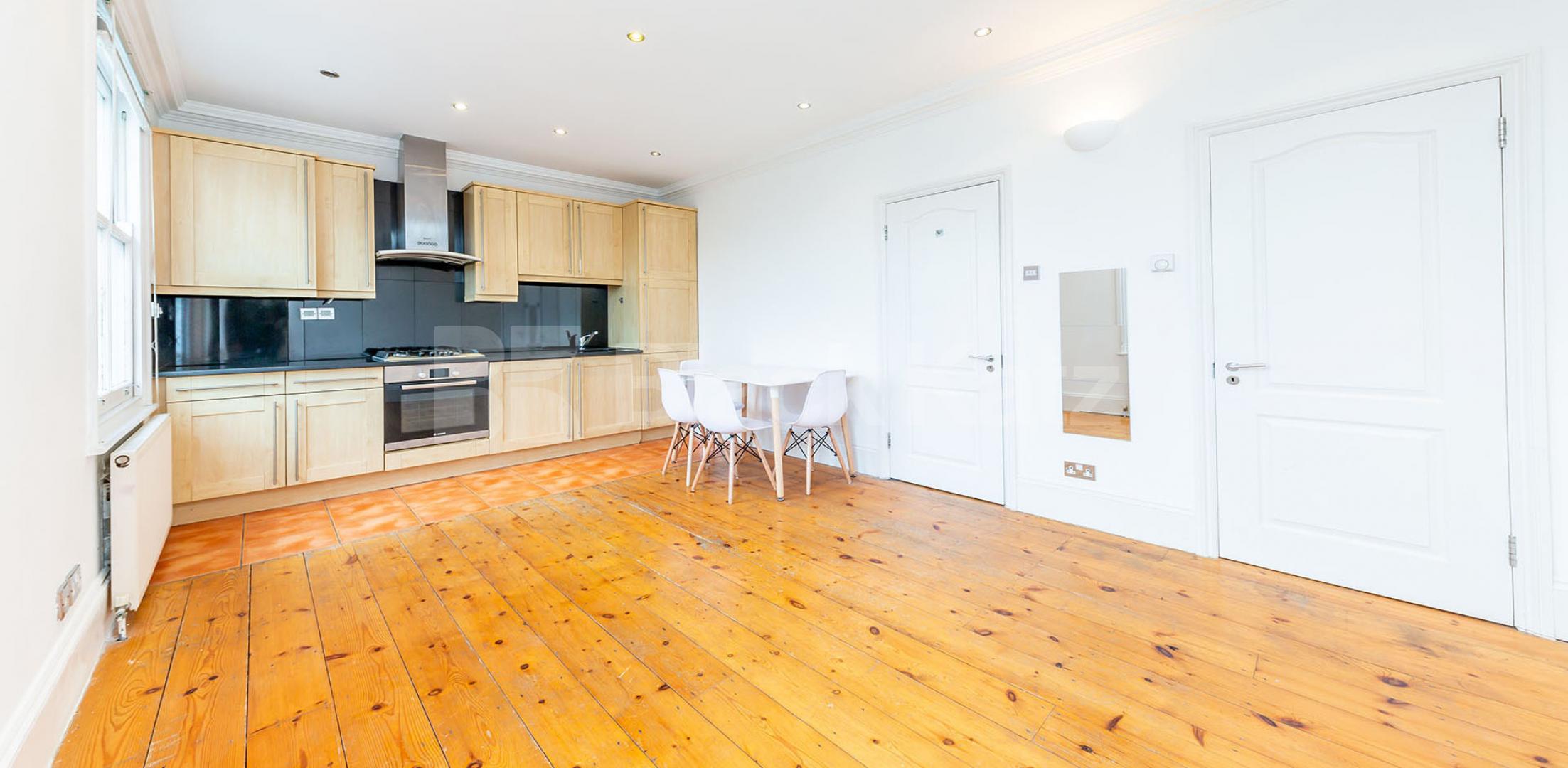 			BEAUTIFUL PERIOD CONVERSION WITH A TERRACE, 1 Bedroom, 1 bath, 1 reception Flat			 Tollington Way, HOLLOWAY
