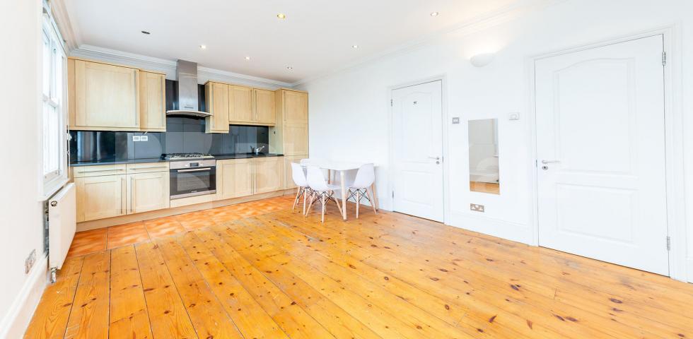 			BEAUTIFUL PERIOD CONVERSION WITH A TERRACE, 1 Bedroom, 1 bath, 1 reception Flat			 Tollington Way, HOLLOWAY