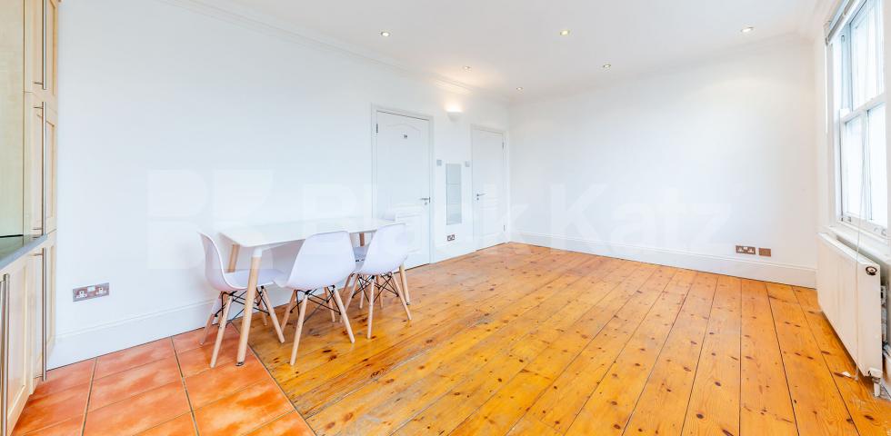 			BEAUTIFUL PERIOD CONVERSION WITH A TERRACE, 1 Bedroom, 1 bath, 1 reception Flat			 Tollington Way, HOLLOWAY