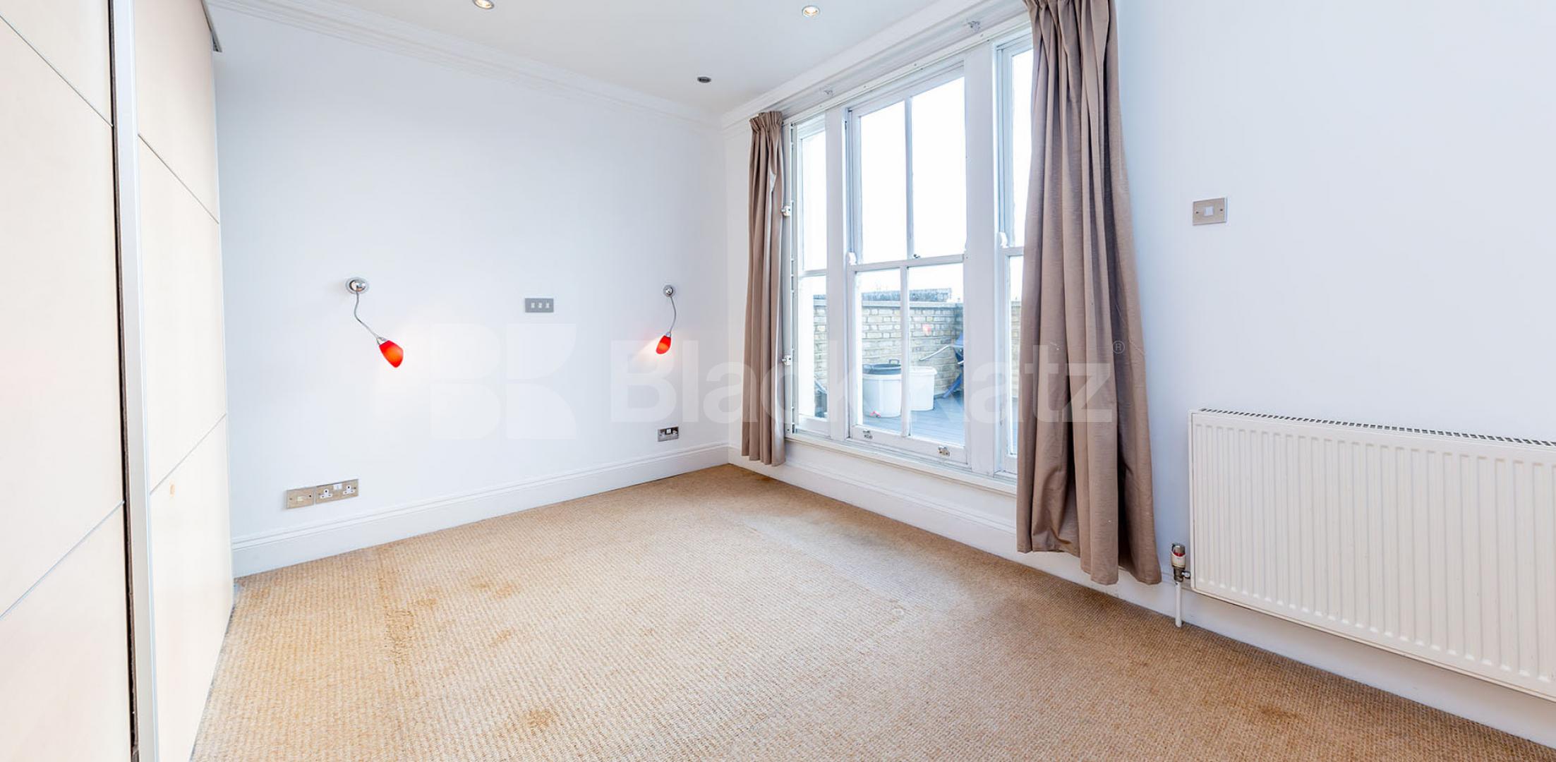 			BEAUTIFUL PERIOD CONVERSION WITH A TERRACE, 1 Bedroom, 1 bath, 1 reception Flat			 Tollington Way, HOLLOWAY