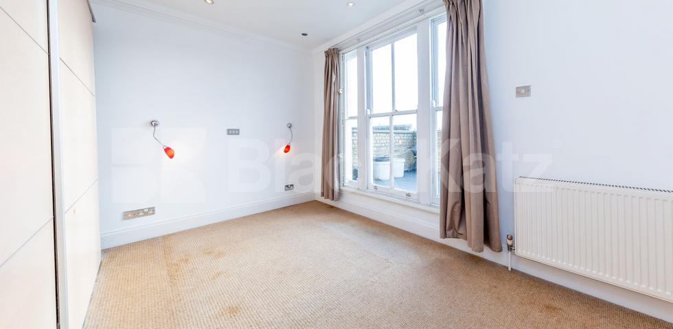 			BEAUTIFUL PERIOD CONVERSION WITH A TERRACE, 1 Bedroom, 1 bath, 1 reception Flat			 Tollington Way, HOLLOWAY