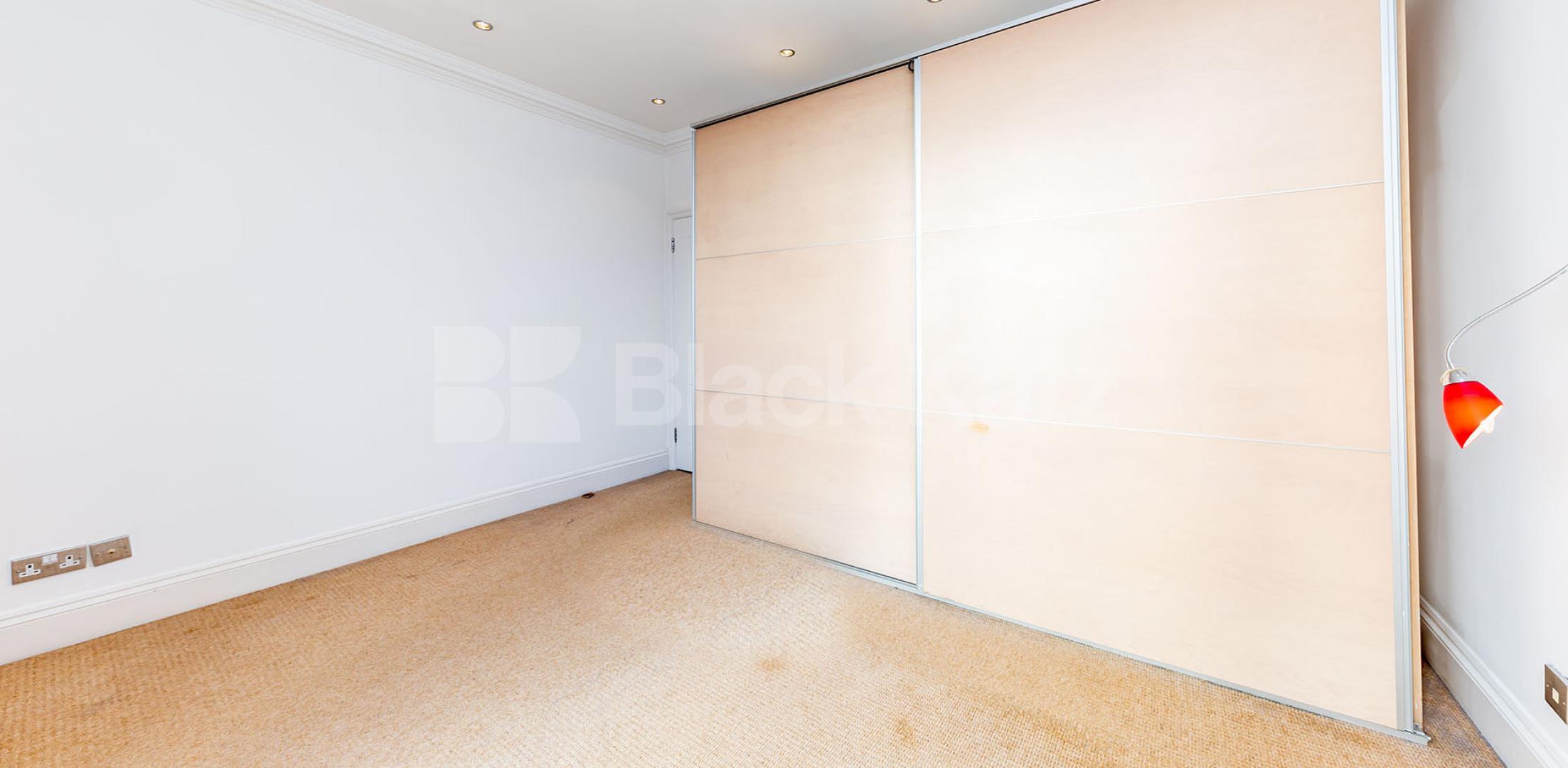 			BEAUTIFUL PERIOD CONVERSION WITH A TERRACE, 1 Bedroom, 1 bath, 1 reception Flat			 Tollington Way, HOLLOWAY