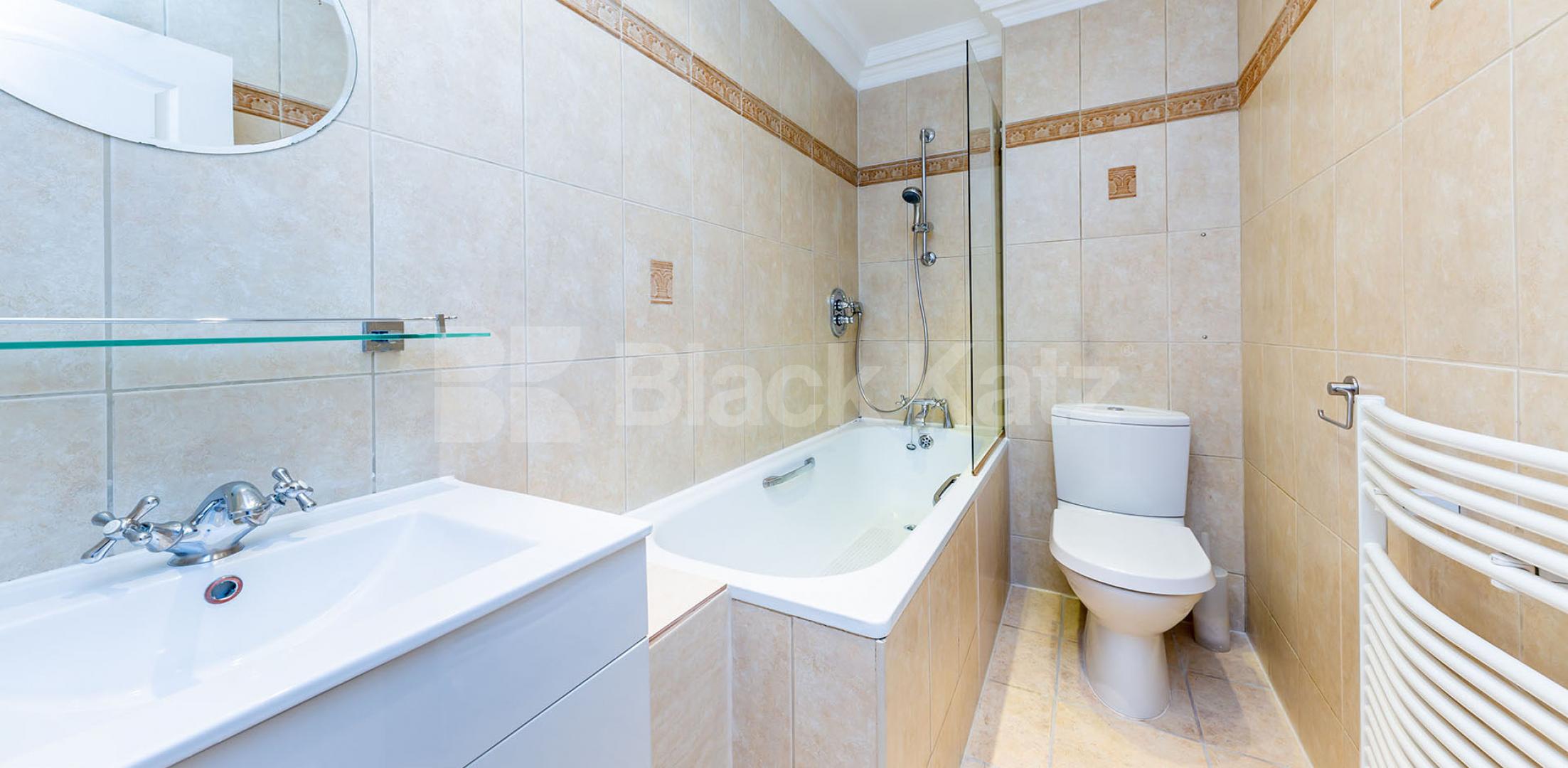 			BEAUTIFUL PERIOD CONVERSION WITH A TERRACE, 1 Bedroom, 1 bath, 1 reception Flat			 Tollington Way, HOLLOWAY