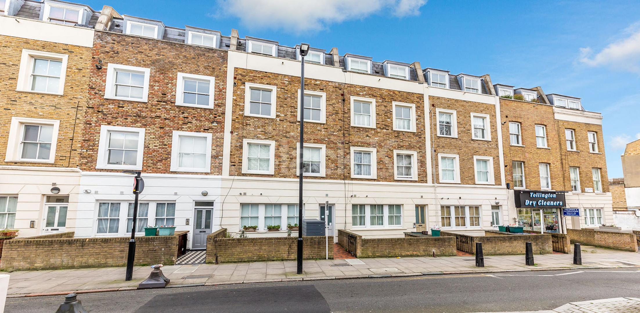 			BEAUTIFUL PERIOD CONVERSION WITH A TERRACE, 1 Bedroom, 1 bath, 1 reception Flat			 Tollington Way, HOLLOWAY