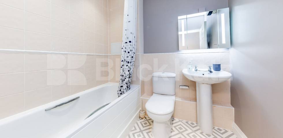 			Stunning 1 bedroom apartment!, 1 Bedroom, 1 bath, 1 reception Apartment			 Northpoint, Tottenham Lane , Crouch End 