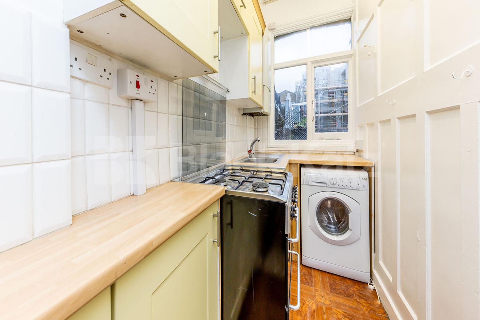 A large three bedroom maisonette set with in a conversion on Chapel Market Chapel Market, N1, Angel