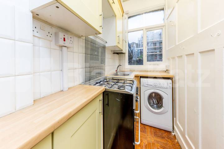 A large three bedroom maisonette set with in a conversion on Chapel Market Chapel Market, N1, Angel