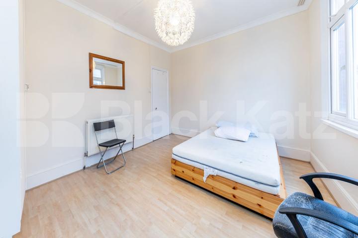 A large three bedroom maisonette set with in a conversion on Chapel Market Chapel Market, N1, Angel
