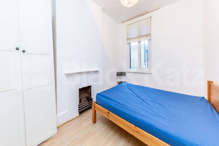 A large three bedroom maisonette set with in a conversion on Chapel Market Chapel Market, N1, Angel
