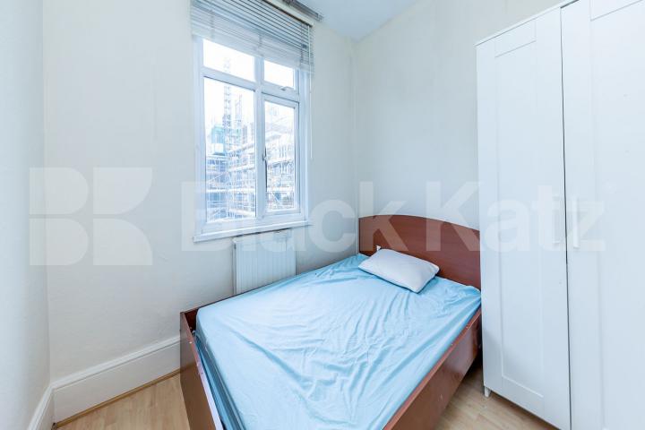 A large three bedroom maisonette set with in a conversion on Chapel Market Chapel Market, N1, Angel